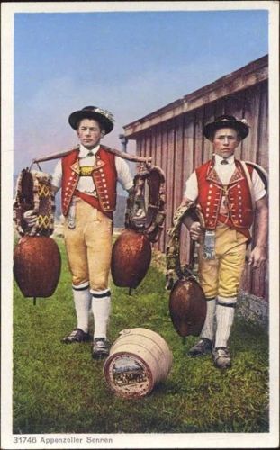 um 1920 - Appenzell, Kanton Appenzell, Schweiz, Appenzeller Sennen, Tracht, Kuhglocken,Wehrli AG AKU2