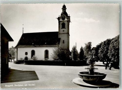 4914 Roggwil BE Foto AK Kirche Dorfplatz