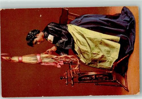 Oberaargauer Trachtenfrau am Spinnrad