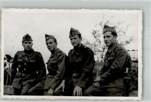 Vier Soldaten in Uniform Militär Schweiz Privatfoto AK