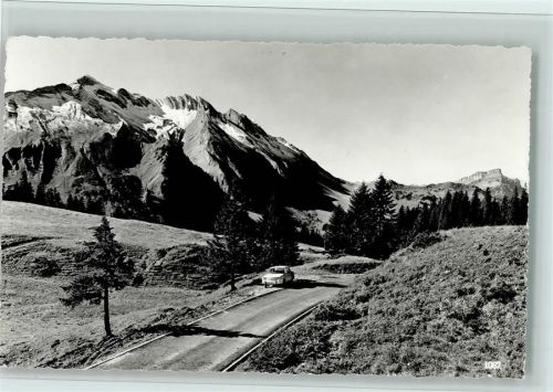 6074 Giswil - Panoramastrasse Giswil-Sörenberg Glaubenbüelenmit Brienzer-Rothorn und Hohgant Oldtimer