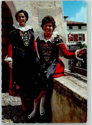 Engadiner Trachtenmädchen