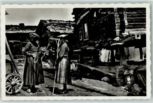 3961 St-Luc - Walliser Frauen