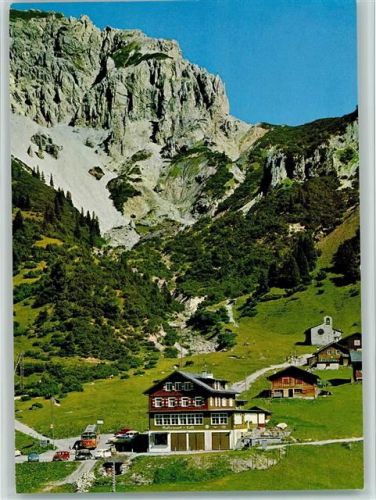 Silum - Alpen-Hotel Malbun mit Friedenskapelle und Gamsgrat