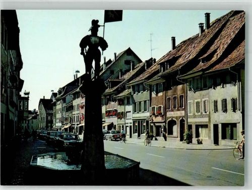 8253 Diessenhofen FOTO KEINE AK Hauptstrasse Brunnen Auto