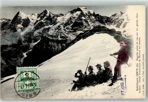 Schilthorn Lötschental - Bergsteiger auf dem Rückweg ins Tal per Schlitten