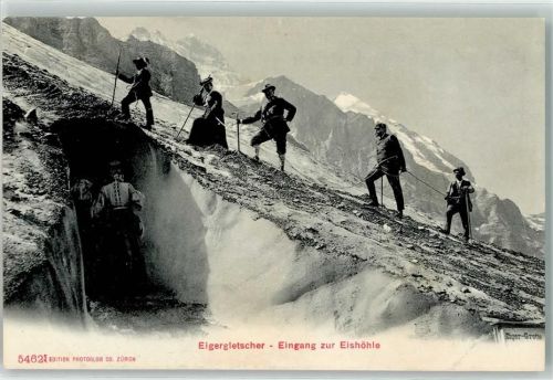 3823 Eigergletscher - Bergsteiger beim EIngang zur EIshöhle