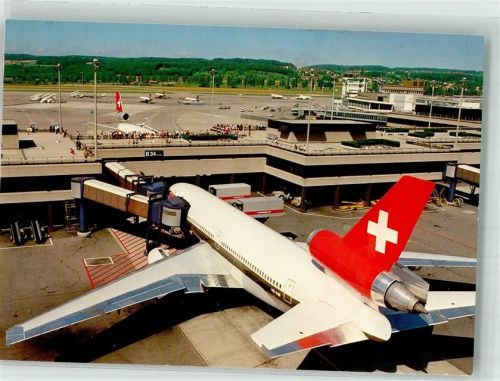 8000 Zürich Foto AK Eine McDonnell Douglas DC 10-30 der Swissair am Gate B34 des Flughafens