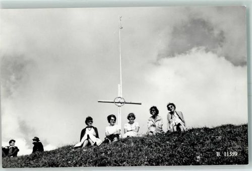 1637 Charmey Gruyère Gebrauchsspuren Telecabine Wandergruppe am Rasten