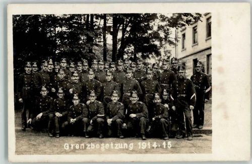 9000 St. Gallen S. Gallo 1914 Privatfoto AK Gruppenfoto Kaserne Grenzbesetzung Uniform Ort handschriftlich