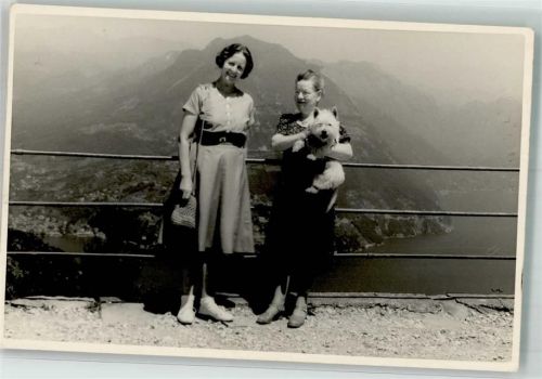 San Salvatore FOTO KEINE AK 2 Frauen mit Hund