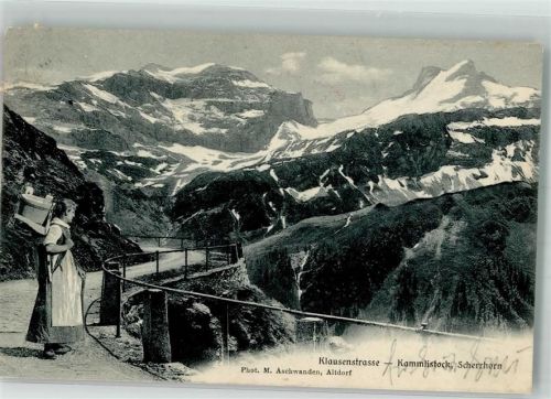 Klausen 1906 Foto AK Klausenstrasse Kammlistock Tracht Frau