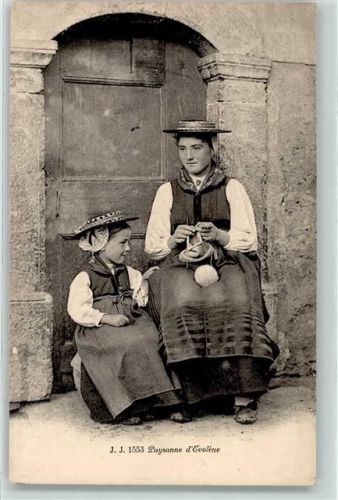 1983 Evolène - Bauersfrau mit Kind beim Stricken