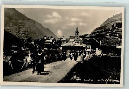 1983 Evolène - Sortie de la messe