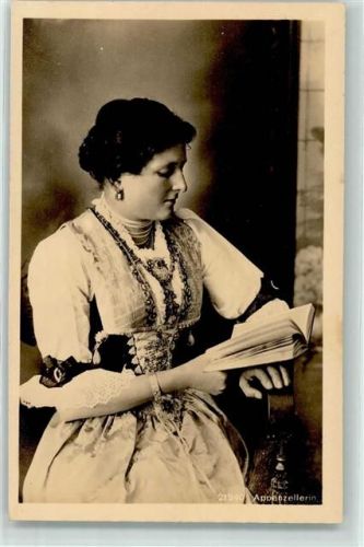 9050 Appenzell - Trachtenfrau