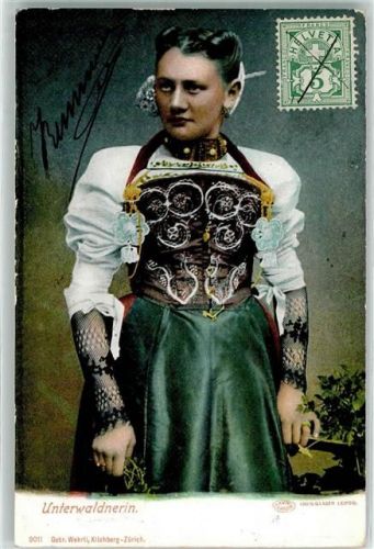 1907 - Unterwalder Trachtenmädchen