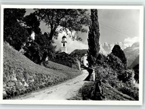 7610 Soglio - Dorfeingang Kirche Bäume