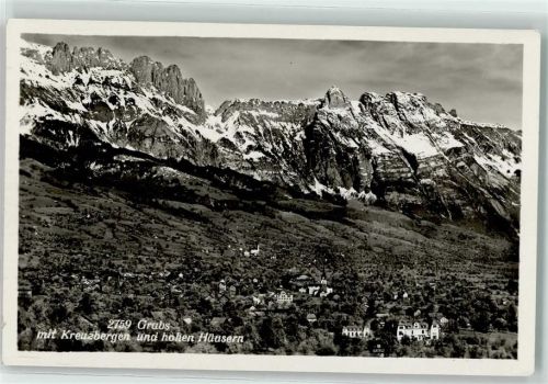 9472 Grabs - mit Kreuzbergen und hohen Häusern