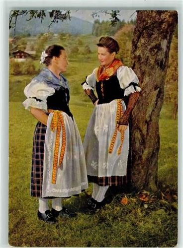 Trachtenfrauen Sonntagstracht der Jungfrauen