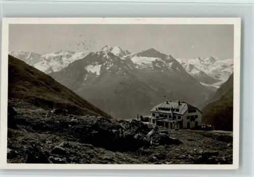 Muottas Muraigl - Hotel Muottas Kulm mit Bernina-Gruppe und Rosegtal