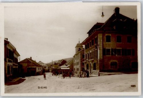 1145 Bière - Dorfplatz , Foto-Karte