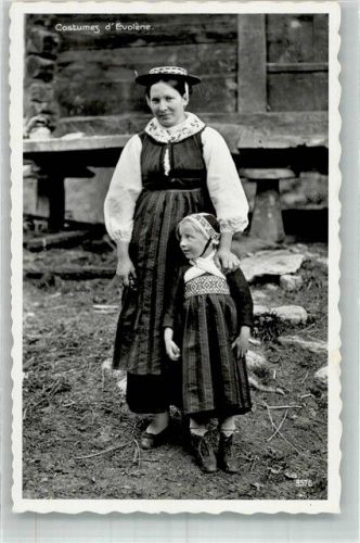 1983 Evolène Foto AK Tracht Frau Kind