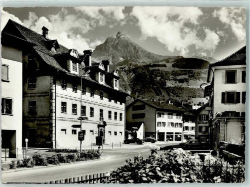 8752 Näfels 1963 - Foto Gross 32769 Dorfplatz mit Freurerpalast