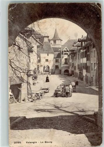 2042 Valangin Gebrauchsspuren Dorfplatz Pferdewagen