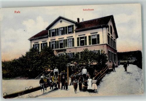 8197 Rafz Gebrauchsspuren Schulhaus