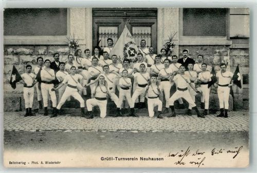 8212 Neuhausen am Rheinfall 1909 Privatfoto AK Grütli Turnverein Gruppenfoto Fahne