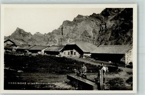 Anzeindaz - Felsen Männer am Brunnen