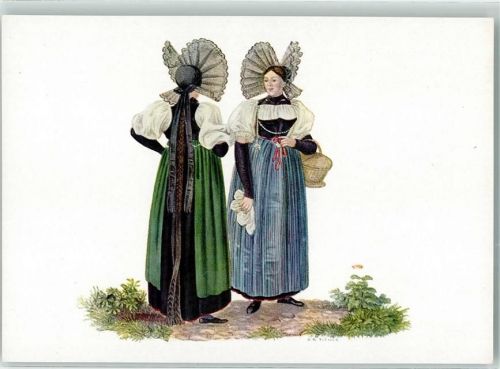 2 Trachtenfrauen