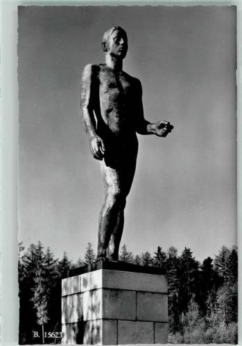 2532 Magglingen Macolin Gebrauchsspuren Eidg. Turn und Sportschule Statue Lärchenplatz