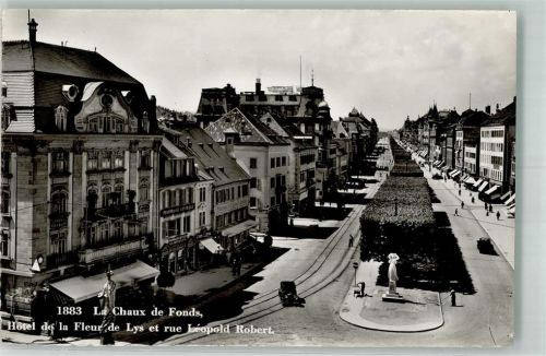 2300 La Chaux-de-Fonds 1947 Foto AK Denkmal Auto Geschäft Rue Léopold Robert