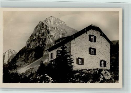 8753 Mollis - Zürcher Naturfreundehaus Fronalp mit dem Fronalpstock