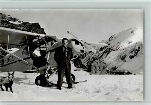 Flugzeug auf Gletscher Mutthorn Flieger
