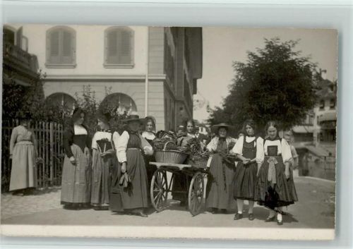 Erntedank Tracht Schweiz