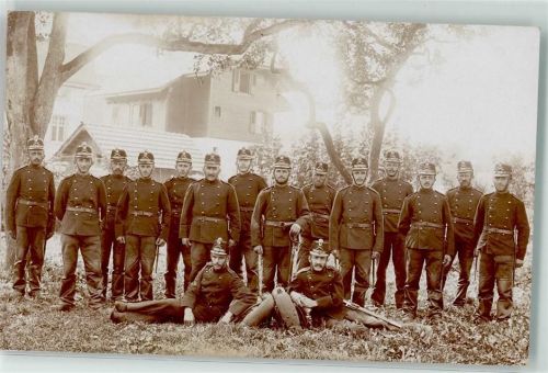 Gruppenfoto von abgesessener Schweizer Kavallerie PrivatfotoAK Militär Schweiz Gebrauchsspuren