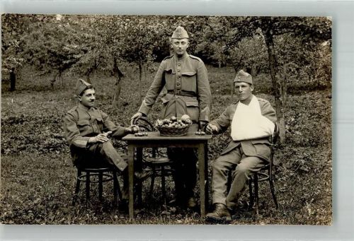 Cornol Drei Soldaten in Uniform an einem Tisch im Garten Ort lt. Fotograf Straehl Militär Schweiz Foto AK