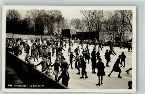 2000 Neuchâtel Neuenburg Foto AK Winter Eislauf La Patinoire