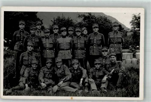 Chur Coire Gruppenaufnahme von Soldaten in Uniform Ort lt. Fotograf Bollhalder Militär Schweiz Foto AK