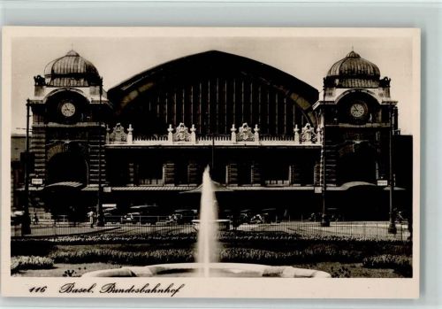 Basel Bâle Bundesbahnhof Springbrunnen Bahnhof Schweiz