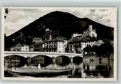 6988 Ponte Tresa - Frau im Ruderboot Brücke