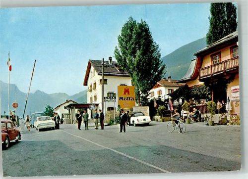 7530 Zernez 1967 Foto AK Grenze Schweiz-Italien Auto Fahrrad Gasthaus