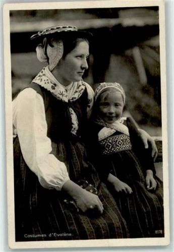 1983 Evolène - Trachtenfrau mit Kind