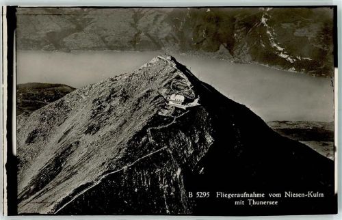 Niesen Gebrauchsspuren Fliegeraufnahme Gipfel Kulm