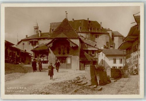 1663 Gruyères - Grand Rue et le Crucifix