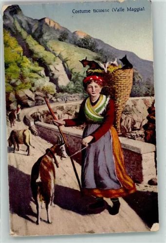 Trachtenfrau mit Ziegen