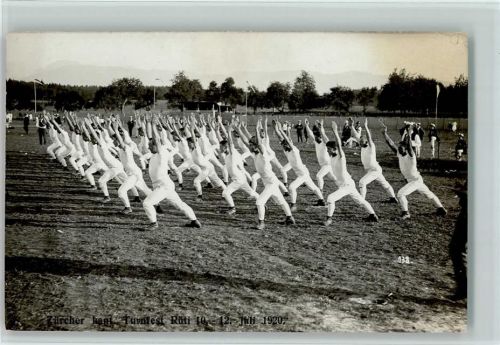 8630 Rüti ZH 1920 Foto AK Turnfest 1920 - Übungen auf em Platz AK