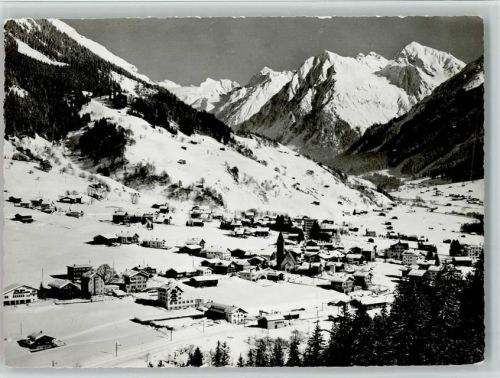 7250 Klosters - Gesamtansicht mit Silvrettagruppe Winteraufnahme